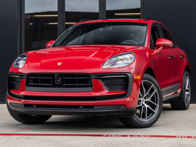 2023 Porsche Macan  AWD photo