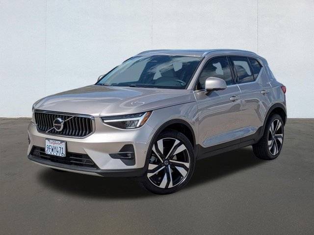 2023 Volvo XC40 Plus Bright Theme AWD photo