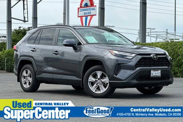 2022 Toyota RAV4 XLE AWD photo