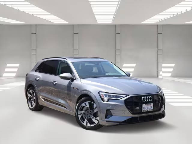 2023 Audi e-tron Premium AWD photo