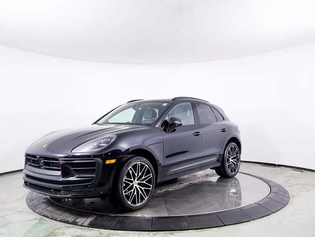 2023 Porsche Macan  AWD photo