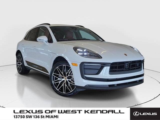 2023 Porsche Macan AWD photo