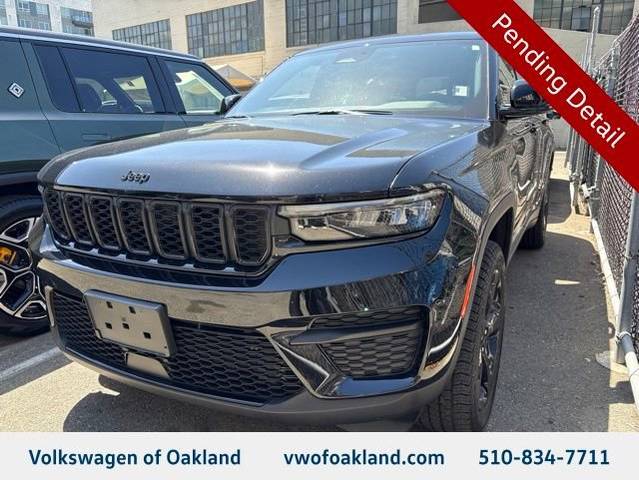 2023 Jeep Grand Cherokee Altitude 4WD photo