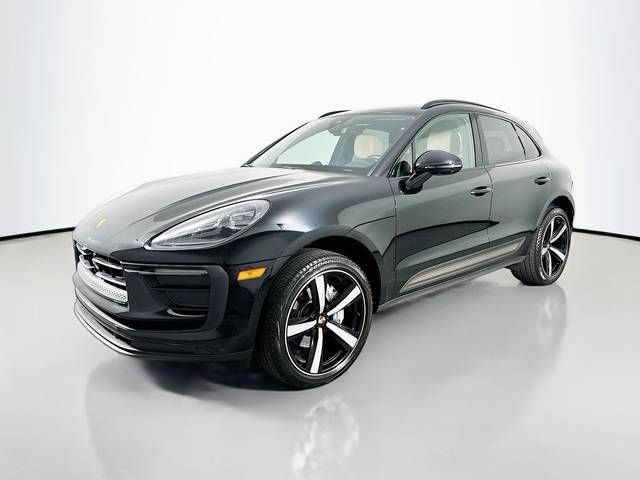 2023 Porsche Macan AWD photo