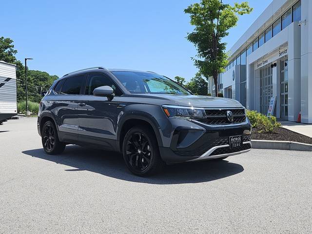 2023 Volkswagen Taos SE AWD photo