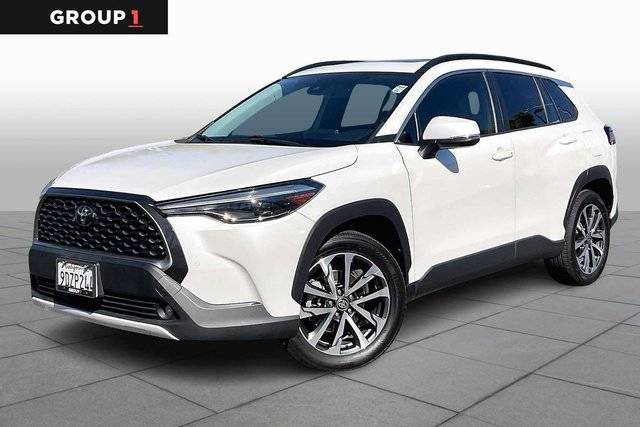 2022 Toyota Corolla Cross XLE AWD photo