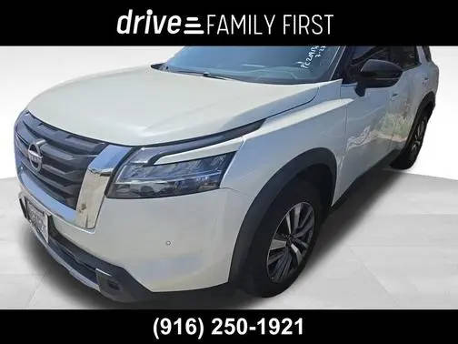 2023 Nissan Pathfinder SL FWD photo