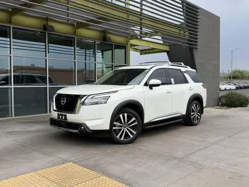 2023 Nissan Pathfinder Platinum FWD photo