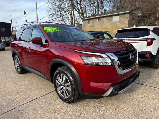 2023 Nissan Pathfinder SL 4WD photo