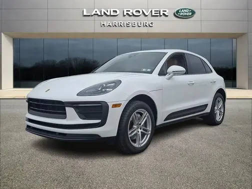 2022 Porsche Macan AWD photo