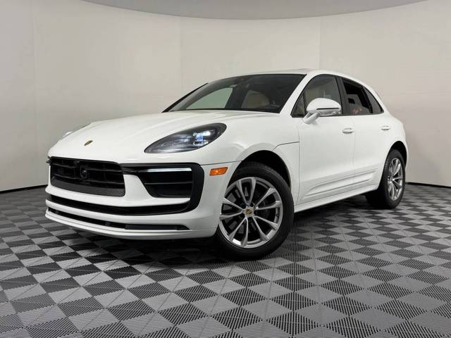 2023 Porsche Macan  AWD photo