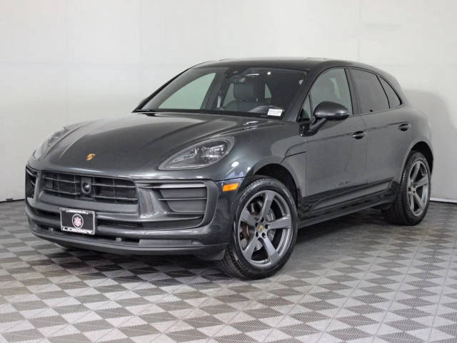 2023 Porsche Macan  AWD photo