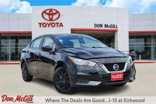 2022 Nissan Versa S FWD photo