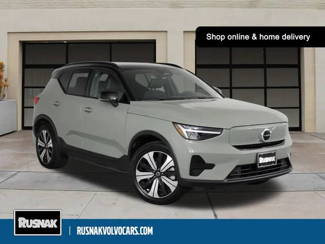 2023 Volvo XC40 Recharge Pure Electric Core AWD photo