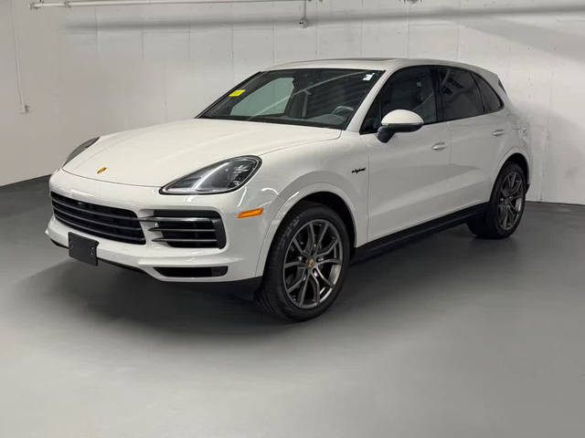 2023 Porsche Cayenne Platinum Edition E-Hybrid AWD photo