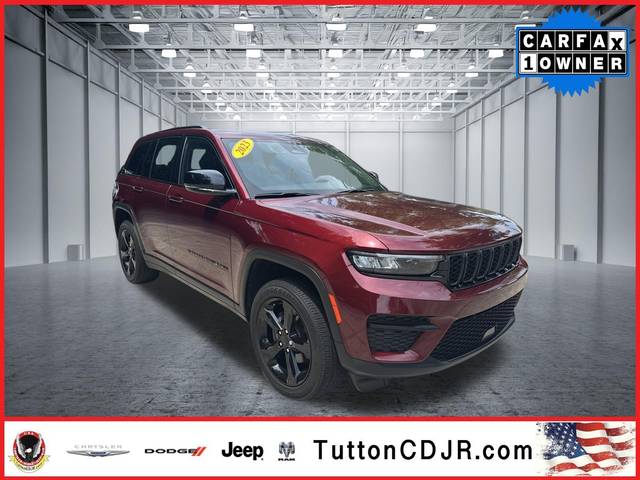 2023 Jeep Grand Cherokee Altitude RWD photo