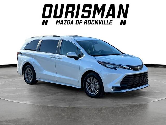 2023 Toyota Sienna XLE FWD photo