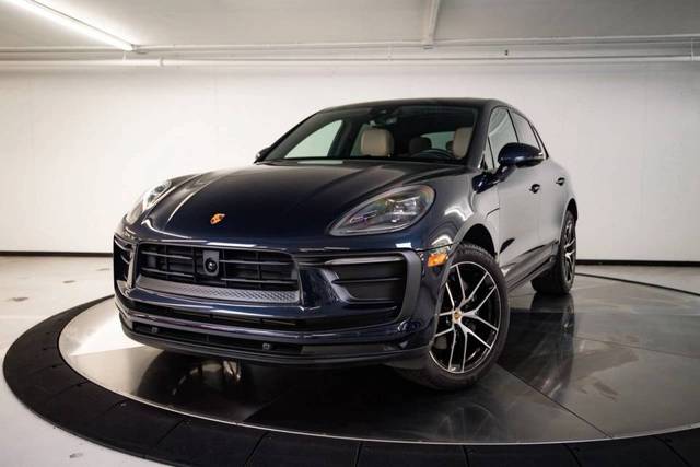 2023 Porsche Macan  AWD photo