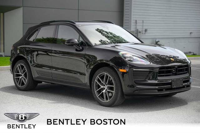 2023 Porsche Macan AWD photo