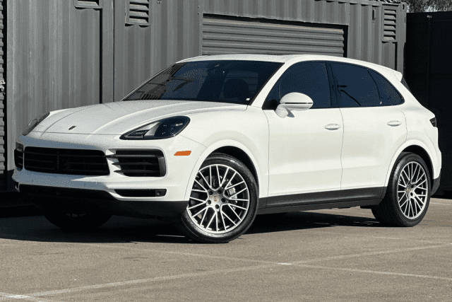 2023 Porsche Cayenne Platinum Edition AWD photo