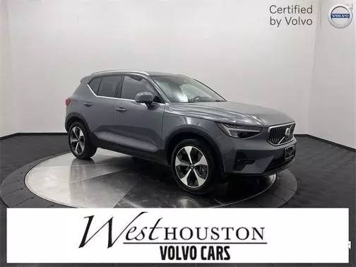 2023 Volvo XC40 Plus Bright Theme AWD photo