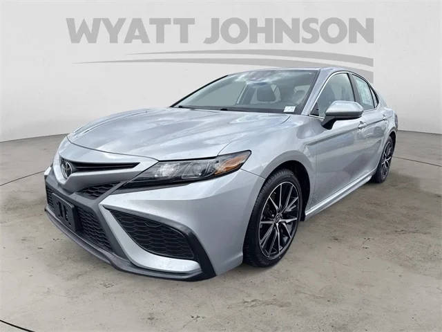 2021 Toyota Camry SE FWD photo