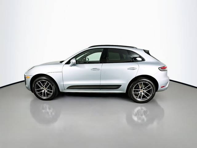 2023 Porsche Macan  AWD photo