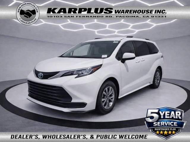 2021 Toyota Sienna LE FWD photo