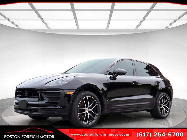 2023 Porsche Macan  AWD photo