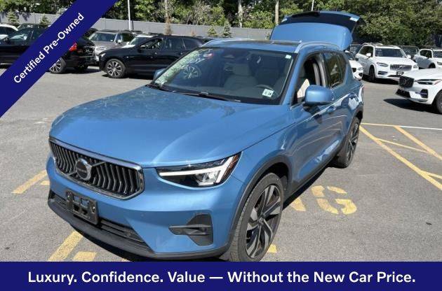 2023 Volvo XC40 Plus Bright Theme AWD photo