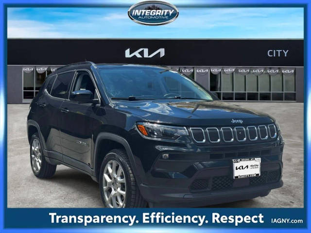 2022 Jeep Compass Latitude Lux 4WD photo