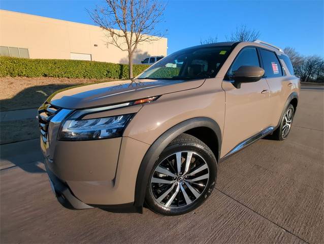 2023 Nissan Pathfinder Platinum 4WD photo