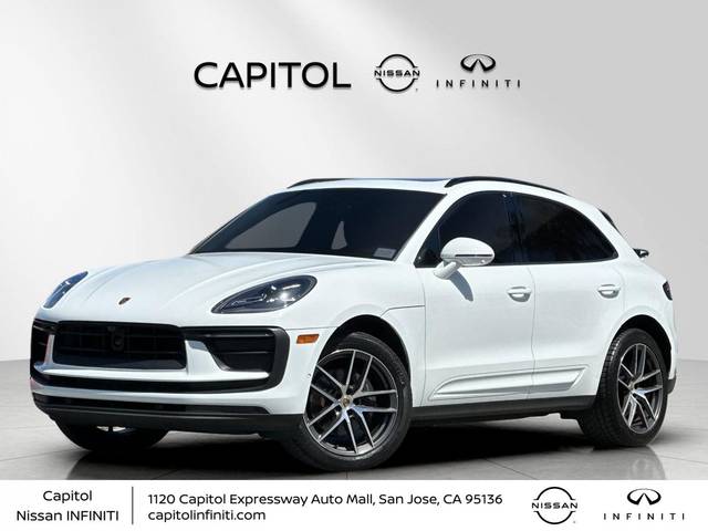 2023 Porsche Macan  AWD photo