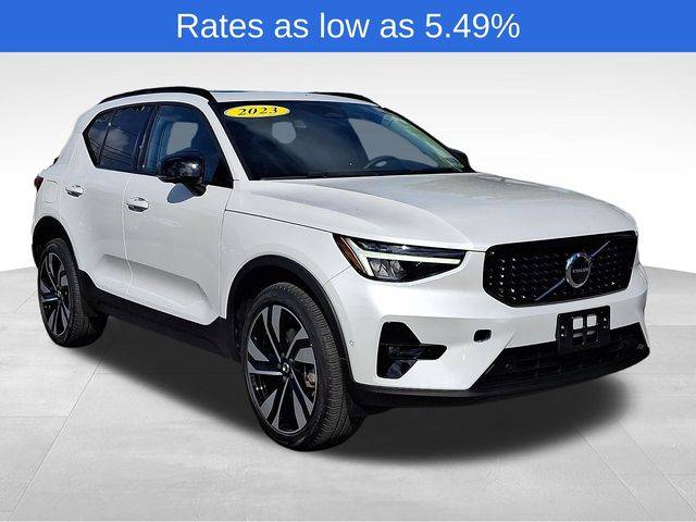 2023 Volvo XC40 Plus Dark Theme AWD photo