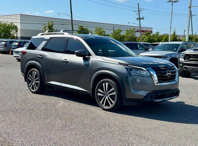 2023 Nissan Pathfinder Platinum FWD photo