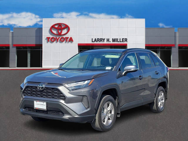 2023 Toyota RAV4 XLE FWD photo