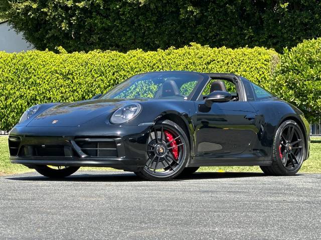 2023 Porsche 911 4 GTS AWD photo