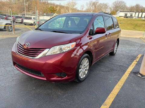 2015 Toyota Sienna LE AWD photo