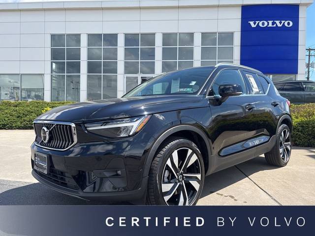 2023 Volvo XC40 Plus Bright Theme AWD photo