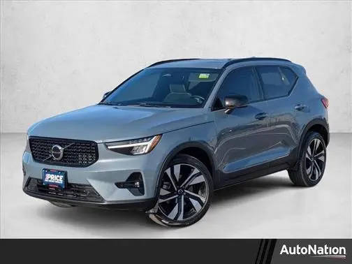 2023 Volvo XC40 Plus Dark Theme AWD photo