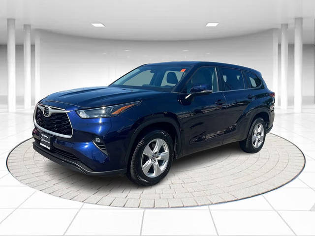 2023 Toyota Highlander LE FWD photo