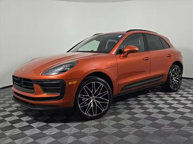 2023 Porsche Macan  AWD photo