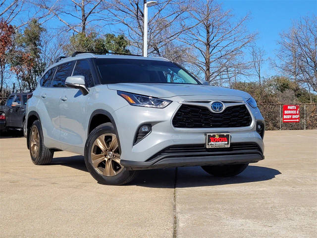 2023 Toyota Highlander Hybrid Bronze Edition FWD photo