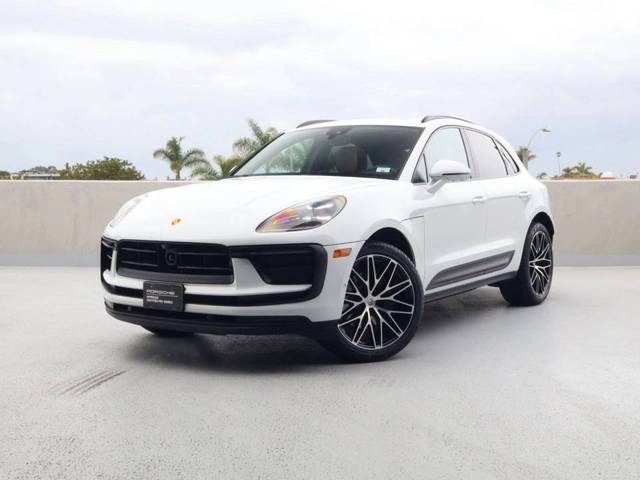 2023 Porsche Macan  AWD photo
