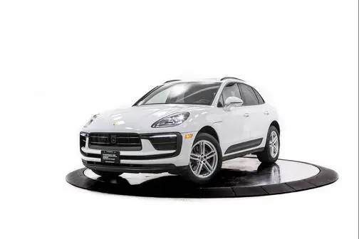 2023 Porsche Macan  AWD photo