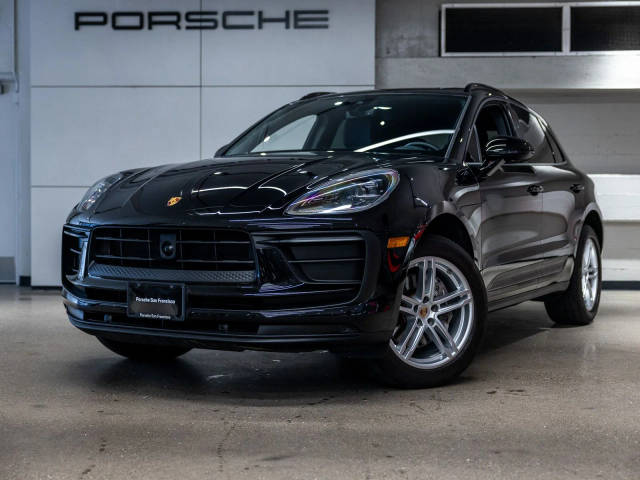 2023 Porsche Macan  AWD photo