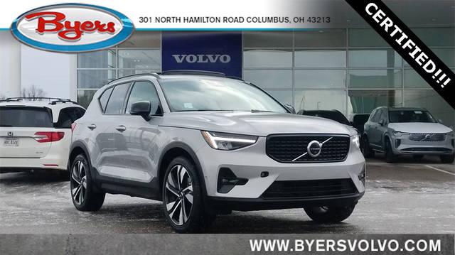 2023 Volvo XC40 Plus Dark Theme AWD photo