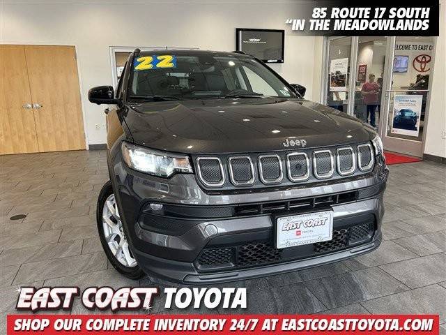 2022 Jeep Compass Latitude Lux 4WD photo