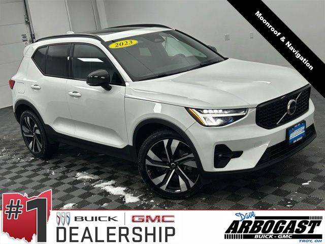 2023 Volvo XC40 Plus Dark Theme AWD photo