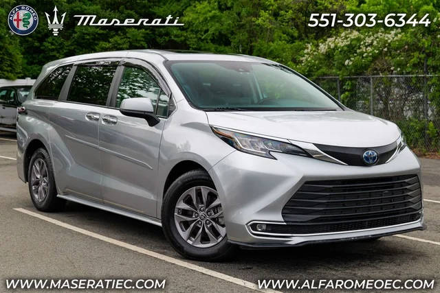 2023 Toyota Sienna XLE FWD photo